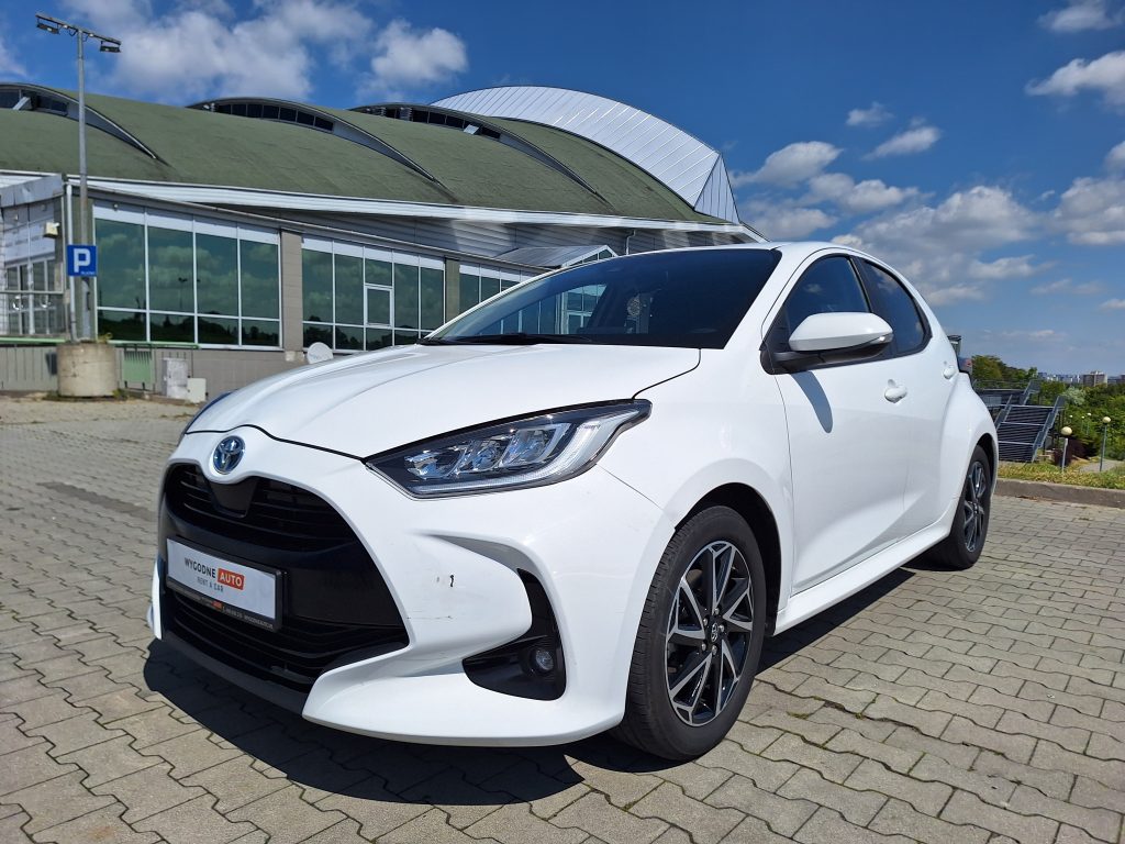 TOYOTA YARIS 1.5 HYBRYDA AUTOMAT biala 1