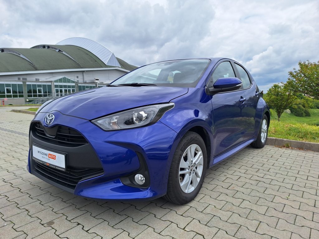 Toyota Yaris 1.5 b niebieska 1